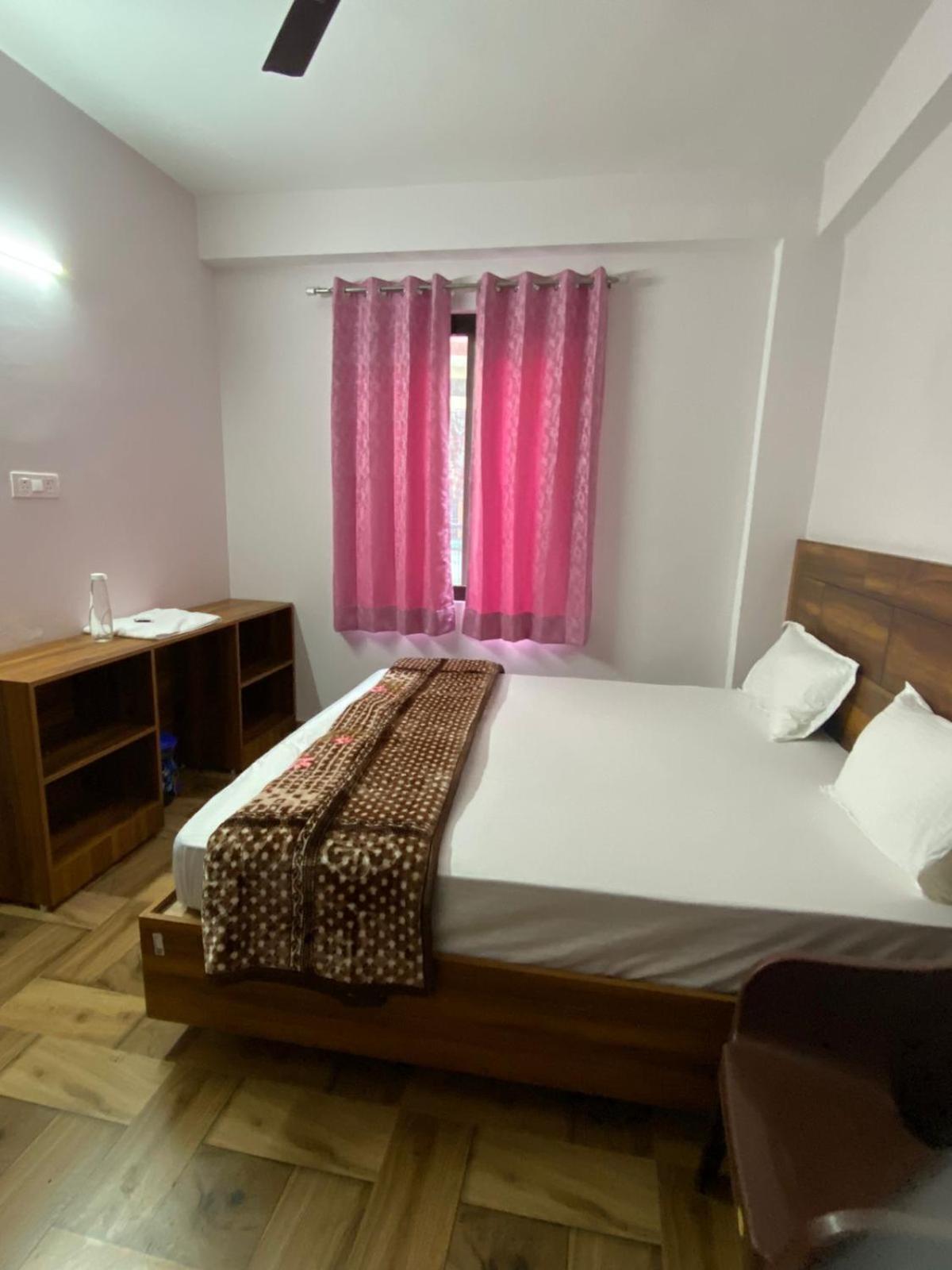 Crescent Moon Homestay Rishīkesh Dış mekan fotoğraf