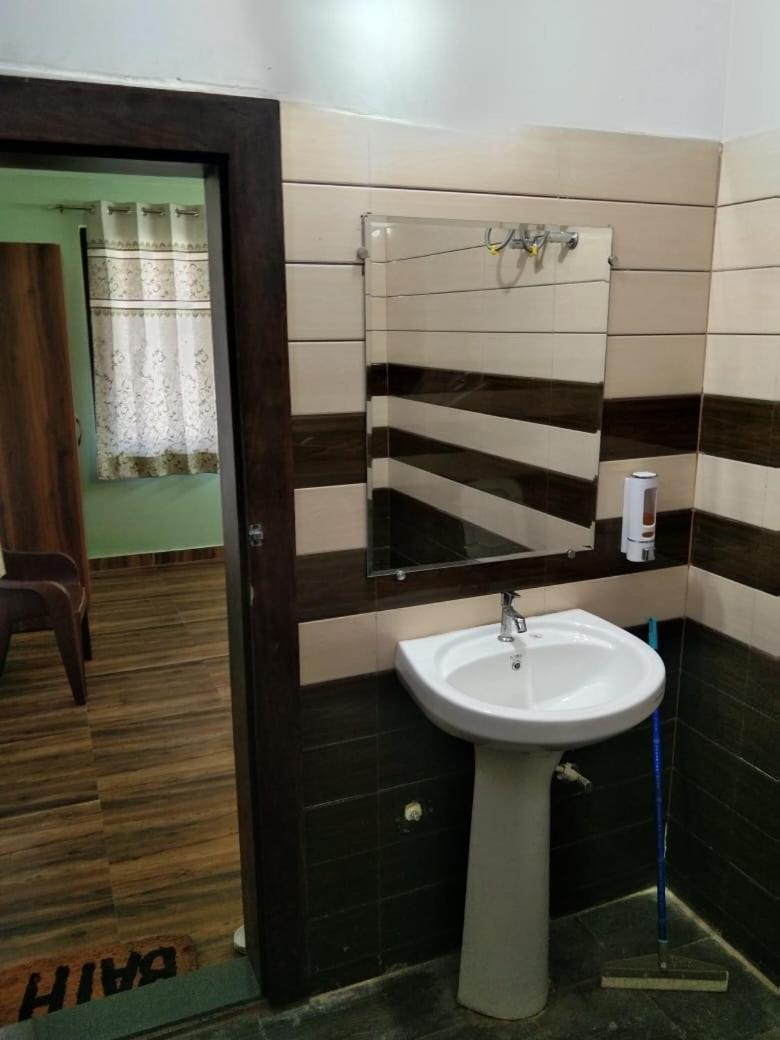 Crescent Moon Homestay Rishīkesh Oda fotoğraf