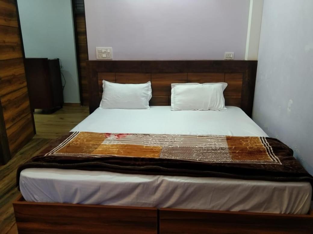 Crescent Moon Homestay Rishīkesh Oda fotoğraf
